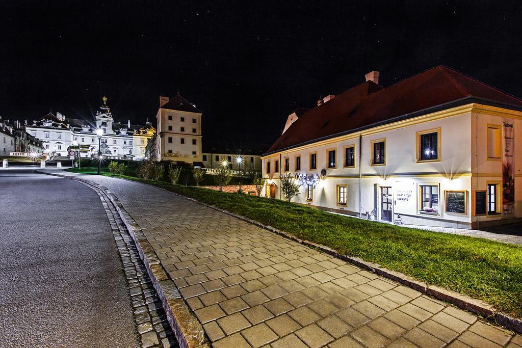 Hotel Salety Valtice Exterior foto